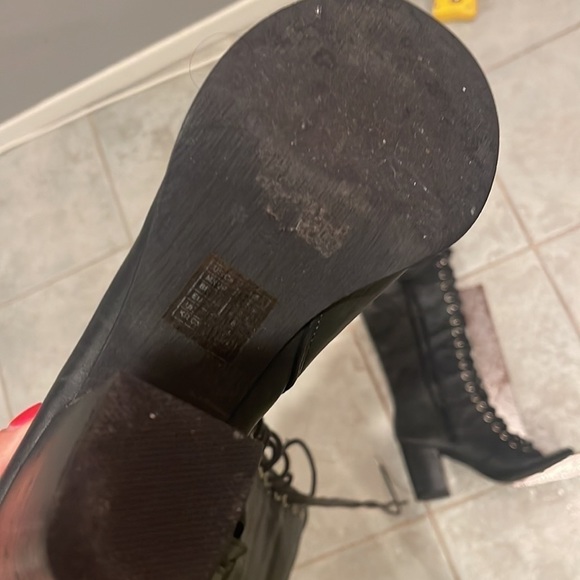 𝅺LACEUP heeled boots 8.5 - Picture 6 of 8